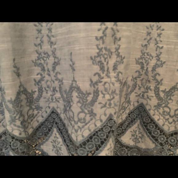 Blue blouse with dark blue detail on the bottom - Picture 2 of 2